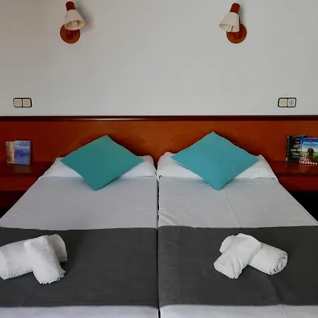 Hostel De La Caravel.la *